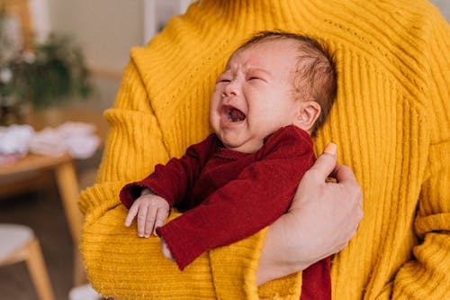 0-2岁婴儿心理问&答：宝宝生气了怎么办？
